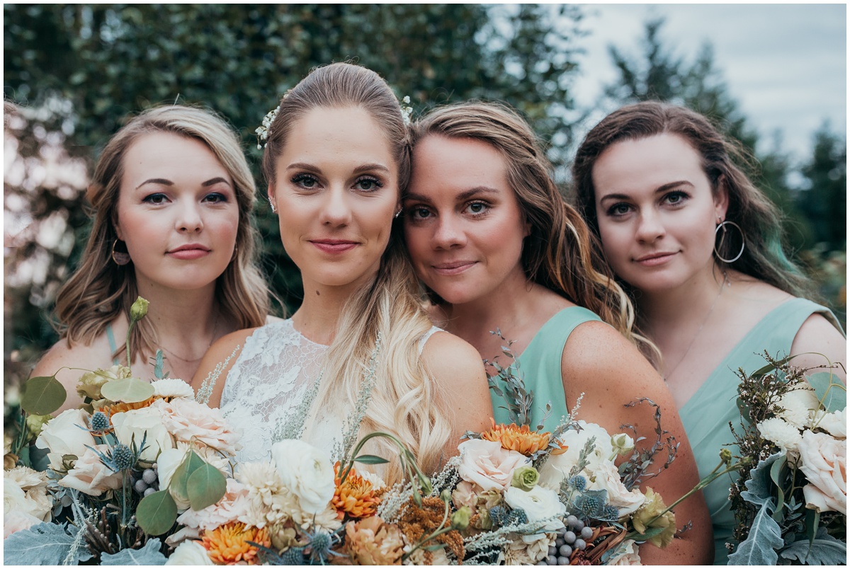 bride with brides maids | glenwood treefarm tacoma washington photographer
